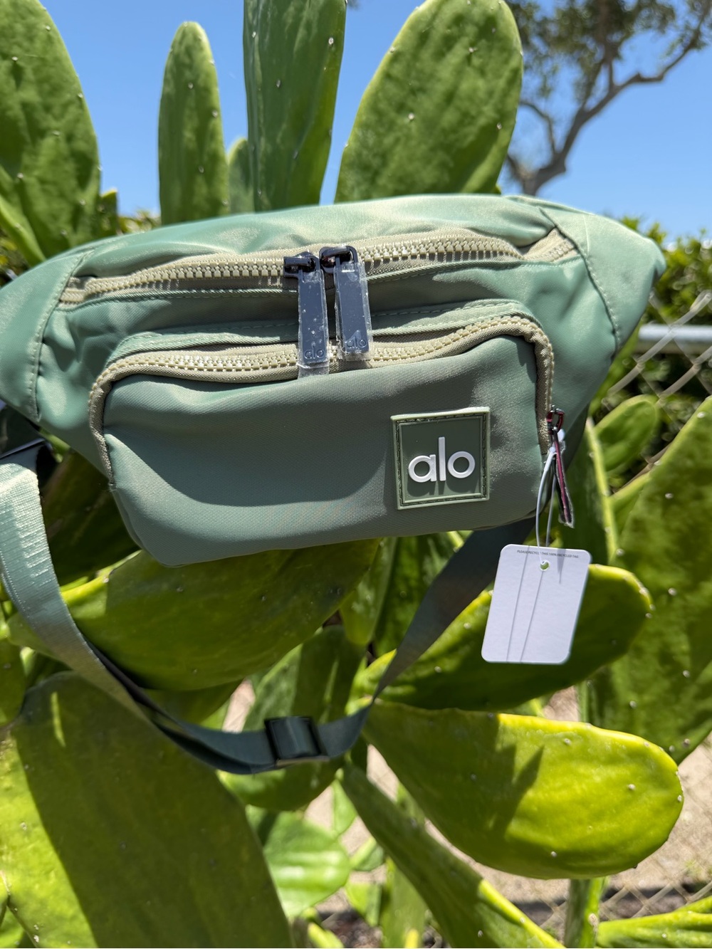 ALO Yoga Light Sage Green Fanny Belt Bag - Picture 9 of 10